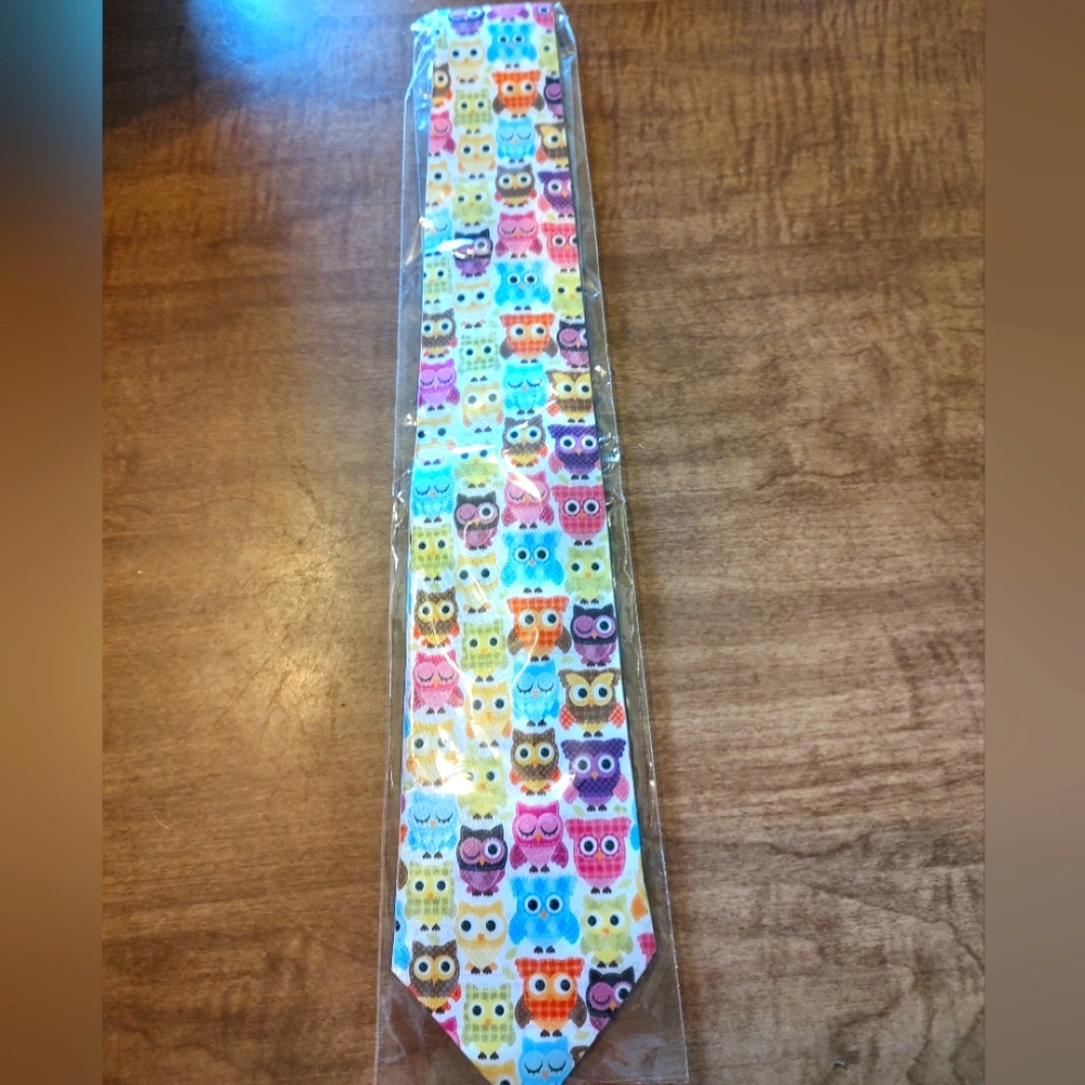 Lunarable Multicolor Modern Fun Owls Birds Men's Tie (T1)